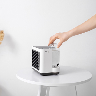 Desk Cooling Mist Fan met LED-lichtsprays 3 windsnelhedenmodi voor kantoor thuis