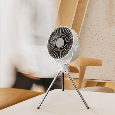 De navulbare Draagbare Openluchtmini fan table tripod usb Stille Krachtige Ventilator van 2000mAh